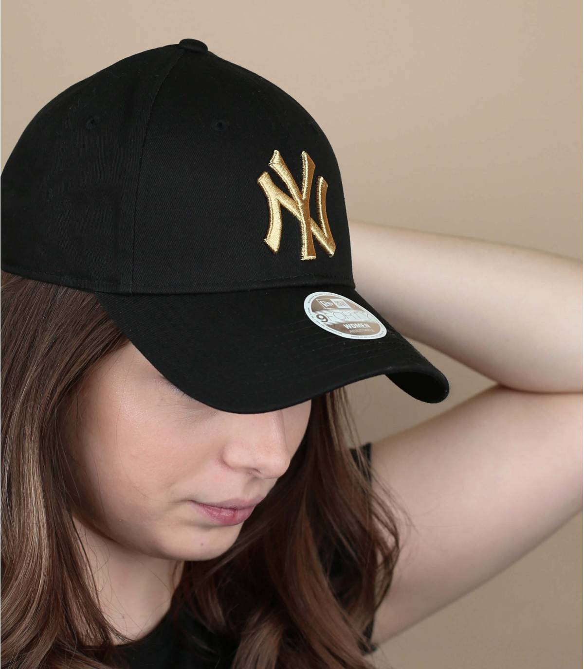 Gorra negra pana tachuelas mujer