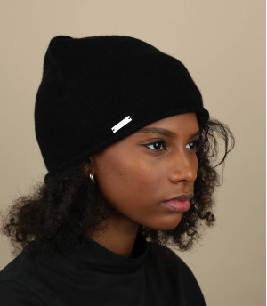 Black cashemere beanie